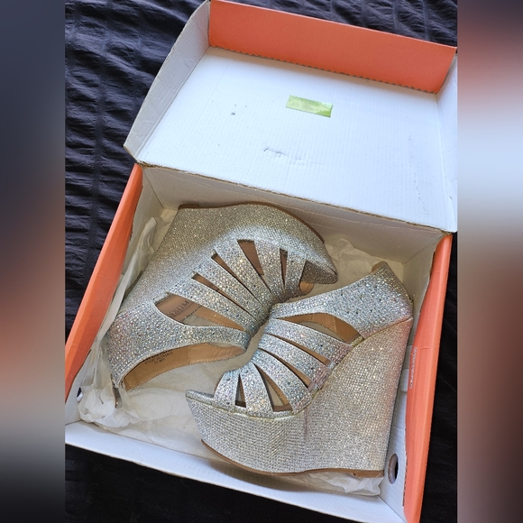 Womens Shoes Size 6 Y2k Silver Sparkly Jeweled High Heel Wedges Cut Out Open Toe - Picture 3 of 8